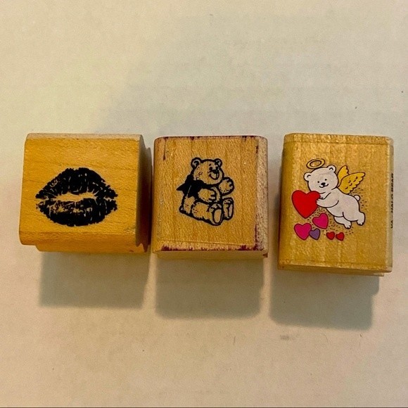 Bundle of 3 Wood Mounted Rubber Stamps, Lips, 2 Teddy Bears, 1“ square Crafts - Picture 1 of 2